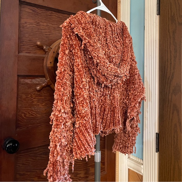 skylar and madison sweater - Picture 4 of 4